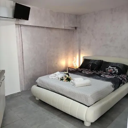 Beb Lungo Tiflis Matrimoniale, Quadrupla 2* 比通托